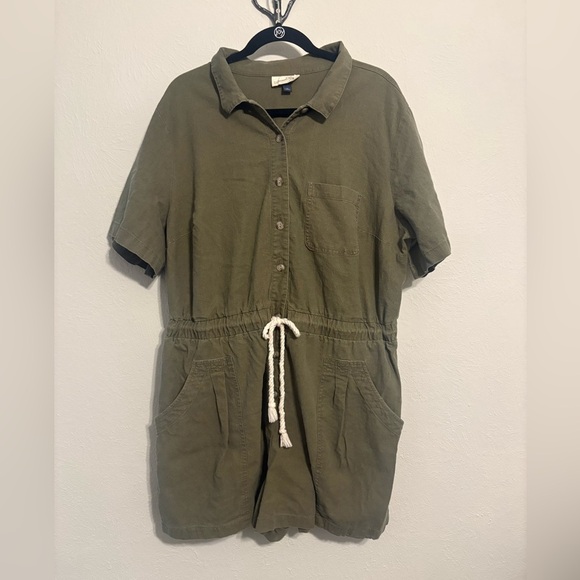 Universal Thread Olive Green Jumpsuit - Picture 1 of 3